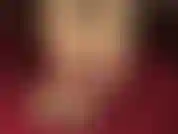 Con le mie sexy mule in pelle scamosciata, i miei bellissimi piedi di nylon profumati. Il profumo di collant lucidi e usati si abbina al profumo di pelle delle mie scarpe... Il paradiso per i miei sottomessi amanti dei piedi.