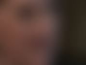 Labbra sensuali con rossetto scuro, feticismo della lingua, ipnosi della bocca con giochi di sputo.