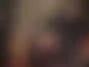 Cultore del corpo: la padrona sfoggia questa tuta molto sexy prima di indossare una camicetta di raso rosso setoso e mutandine a vita alta in raso con la schiena scoperta, per la vera feticista del look vintage classico.