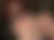 I gustosi piedi nudi sudati della padrona con la saliva: puliscili, inala il loro profumo inebriante, succhia le mie belle dita dei piedi e bevi il mio delizioso sputo dalle mie piante.