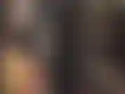 Adoratrice della dea del pvc: miniabito sexy in vinile, stivali bassi, cappotto in vernice e guanti in pelle. La padrona concede sguardi sexy sul suo splendido abito scintillante.