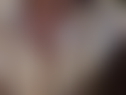 Dominazione sensuale con strapon: immaginati seduta sul mio enorme cazzo bianco, sentimi penetrare lentamente in te, guardandoti profondamente negli occhi mentre lecco le mie labbra rosse lucide e sexy.