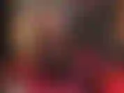 Oooh, guarda quel sedere sexy con la minigonna attillata in lattice nero extra lucido, le calze di pizzo e gli stivali alti fino al ginocchio.