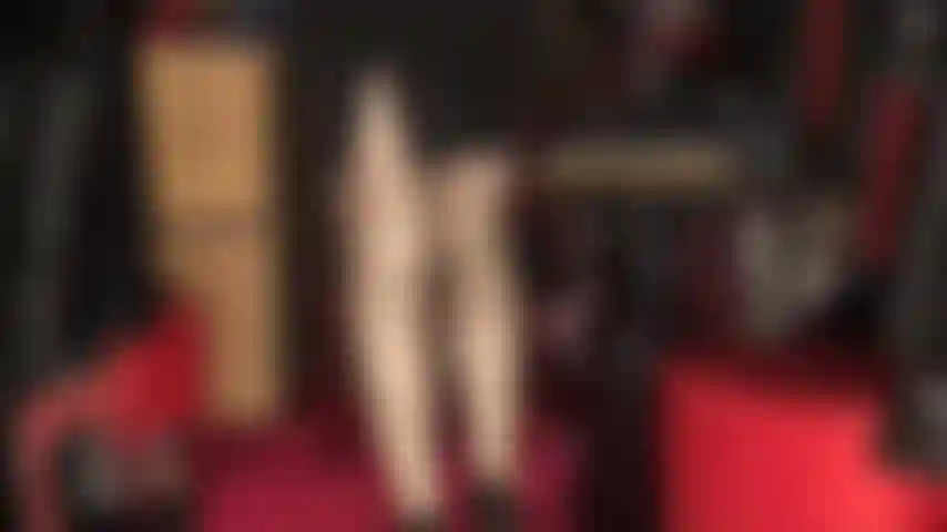 Le gambe con i collant estremamente lucidi sono la tua più grande debolezza.