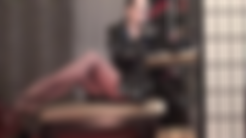 Il potere delle gambe della signora vivian: le sue gambe e i suoi piedi ti faranno cadere in ginocchio.