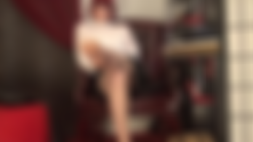 Dipendente dai meravigliosi piedi nudi della padrona - la tua dipendenza dai piedi e dalle gambe nude della padrona è evidente. Che stuzzica lentamente, esattamente come la padrona vuole che tu stuzzichi lo sperma dal cazzo del tuo schiavo.