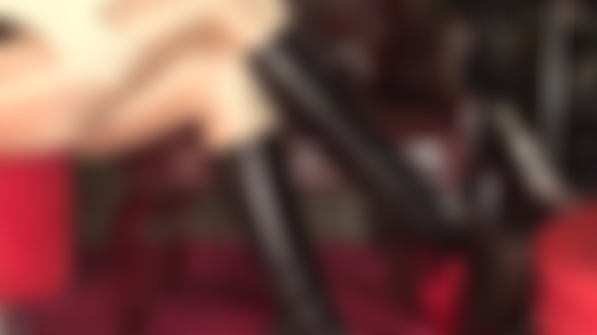 Irresistibile dominazione con collant incrociati, stivali e strapon: la padrona vivian ti attira con il tuo feticismo per le gambe incrociate in nylon e gli stivali di pelle sexy, per poi piegarti presto per il suo grosso cazzo.