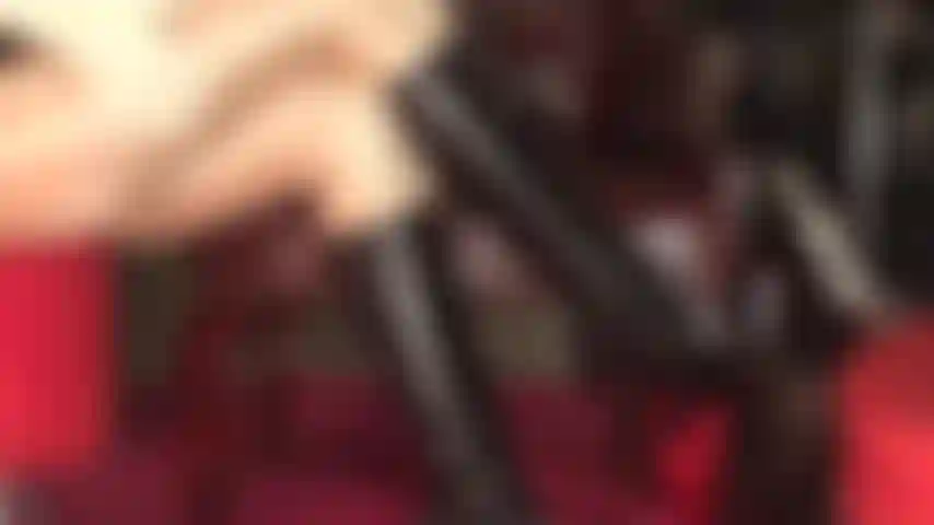 Irresistibile dominazione con collant incrociati, stivali e strapon: la padrona vivian ti attira con il tuo feticismo per le gambe incrociate in nylon e gli stivali di pelle sexy, per poi piegarti presto per il suo grosso cazzo.