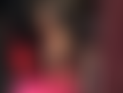 I tacchi rossi sono il tuo punto debole: la padrona vivian si diverte a guardarti sbavare alla vista delle sue scarpe rosse lucide, stuzzicandoti con le sue lunghe gambe in collant e i suoi piedi sexy.