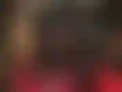 Con un culo e delle gambe incredibili in leggings neri attillati abbinati a pelle e tacchi alti. Quando i pantaloni si abbassano, ammira il mio culo fantastico in collant trasparenti color carne.