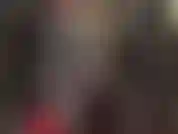 La dea della pelle ti fa venire l'acquolina in bocca per il suo grosso pene infilato nella gonna di pelle. Inala l'inebriante profumo della pelle calda mentre adori il mio cazzo.