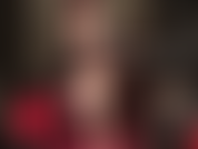 Gli stivali di pelle vengono tolti per permettere l'adorazione dei perfetti piedi di nylon della padrona vivian. ( Hd).