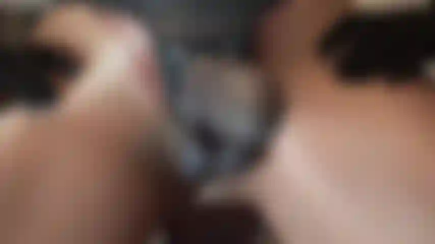 Adora il mio grosso cazzo nero: la padrona vivian strofina il suo gustoso cazzo nero su tutta la tua faccia da troia e te lo munge direttamente in bocca.