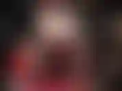 Sedotta dalla tua bellissima dea. Ammira queste lunghe gambe sexy, queste cosce, questi fianchi, avvolti in collant di seta.