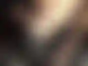 Faccio una sega con un dildo indossando guanti di lattice e adoro il culo indossando collant lucidi marrone scuro e stivali alti di pelle. La padrona si assicura che non rimanga una sola goccia di sperma nei tuoi testicoli.