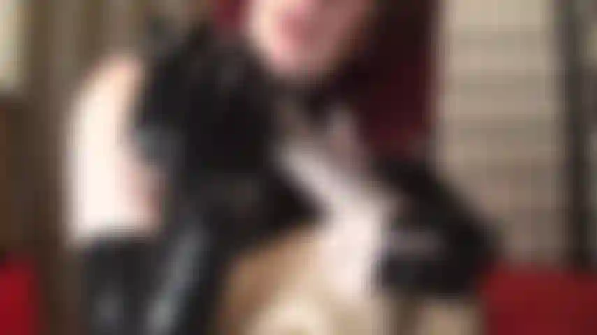 Sega con guanti in lattice: abbandonati al tuo feticismo per i guanti in lattice. Indossa un paio dei tuoi guanti di gomma preferiti e sentili come se fossero i miei.