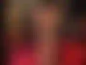 Sia gli amanti delle gambe che i footboy adoreranno queste gambe e piedi in collant lucidi color caffè con sexy décolleté leopardate.