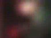 Una guardia carceraria in lattice: questo scintillante completo fetish ha bisogno della tua attenzione. Baciami il culo o verrai punita con la mia frusta.