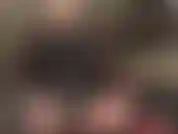 Vieni qui, mia bella troia femminuccia. Vestita di pelle nera e nylon, la padrona ti darà in pasto il suo strap-on nero, con 20 cm, il più piccolo della sua collezione. Apri la bocca e succhialo.