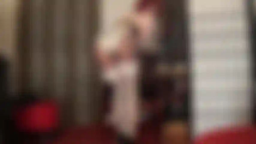 Mutandine di raso, guanti di seta, calze di pizzo e piacere orale: la padrona vivian seduce con reggiseno, mutandine di raso lucido e calze di nylon per trasformarti nella migliore bocca succhiacazzi che il mondo abbia mai visto.