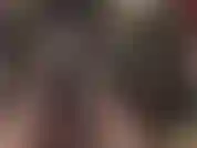 Con strati di collant e strap-on ricoperto di nylon: la mia padrona è fantastica nei suoi strati di nylon lucido, collant marroni lucidi e calze nere velate, mentre si accarezza il suo grosso cazzo avvolto in una calza.