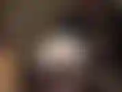 Strati sexy ti fanno pulsare il cazzo. La padrona indossa collant e calze nere, poi aggiunge diverse paia di mutandine di raso lucido e una minigonna, stuzzicandoti con il suo fantastico culo.