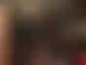 I miei piedi divini ti fanno impazzire!!! Goditi questo spettacolo di piedi penzolanti con collant neri di seta e sabot in pelle con tacco alto.