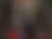 Intensa adorazione del pvc con padrona in tuta e lungo cappotto lucido, seguita da dominazione con strapon.