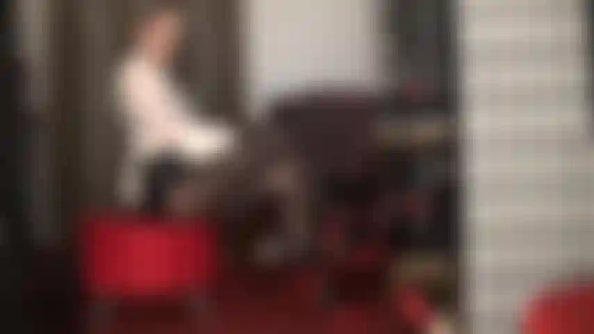 Provocante collant a doppio strato: paia super lucidi di nylon lisci in nero lucido e color carne lucido per far impazzire gli amanti delle gambe e del culo.