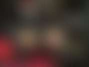 Una dea dello strapon in pelle nera.