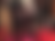 Calze di lattice nere lucide con cuciture a caldo e un succinto abito canotta stanno benissimo alla tua padrona. Abbinata a décolleté con tacco in acciaio, quanto sei fortunata a poter adorare questa perfezione.