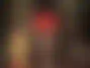 Pantaloncini di raso rosso acceso e strati di collant lucidi: la mia padrona è incredibile in questi strati di nylon sexy e pantaloncini di raso lucidi.