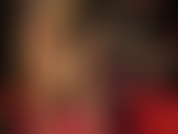 Sph, con un enorme strapon nero tra strati di collant lucidi: la padrona infila il suo gigantesco cazzo nero sotto un collant lucido e ti stuzzica con un mini dildo che assomiglia al tuo patetico cazzo.