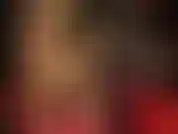 Sph, con un enorme strapon nero tra strati di collant lucidi: la padrona infila il suo gigantesco cazzo nero sotto un collant lucido e ti stuzzica con un mini dildo che assomiglia al tuo patetico cazzo.