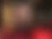 Masturba il tuo cazzo per il mio culo perfetto in una tuta con perizoma in vinile lucido e collant trasparenti con stampa leopardata e stivali in pelle fino al ginocchio.