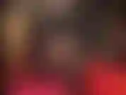 I collant si sfilano per rivelare la perfetta pelle nuda della padrona, le sue lunghe gambe e i suoi piedi morbidi e sexy, pronti per essere adorati.