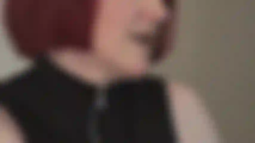 Feticista del lattice: i guanti di gomma nera lucida e liscia sono il tuo lusso feticista.