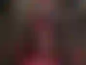 La padrona stuzzica la sgualdrina femminuccia mostrando una varietà delle sue belle mutandine.