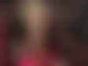 Strati di collant lucidi, mutandine di pizzo e sexy calze autoreggenti in pizzo. La padrona indossa graziose mutandine di pizzo e calze per far uscire il liquido preseminale dal tuo cazzo. La padrona ti farà gocciolare così tanto.