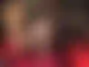 La padrona stuzzica un cazzo con dei tacchi a spillo sexy e delle calze a punta.