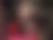 La padrona ti stuzzica con le calze di pizzo e i tacchi alti, accarezzandoti il cazzo con le sue mani esperte e le dita dei piedi in nylon.