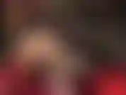 La tua dea, vestita con strati di lattice, body in nylon e collant lucidi, mette in mostra le sue meravigliose gambe lunghe con sexy décolleté con tacco alto e stivali di pelle.