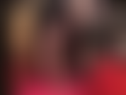 Strati di collant, collant lucidi e lucidi, calze, dominazione sensuale con strapon e cazzo ricoperto di nylon.