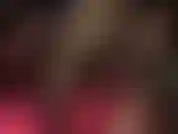 Lattice blu, calze in pizzo, tacchi a spillo aperti, feticismo dei piedi: è impossibile resistere alla padrona vivian in gomma e nylon. Il tuo cazzo pulsa, la padrona ti stuzzica con tacchi e piedi.