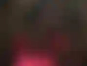 Adoro il corpo in abiti fetish, stivali allacciati, pantaloni di raso lucido, pvc lucido, guanti e cappello.