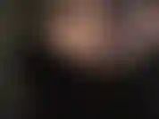 La signora vivian, con i capelli corti, che ti stuzzica con dei bellissimi guanti in morbida pelle che vorresti sentire dappertutto.