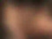 Adoro le bellissime curve della mia padrona in collant color cuoio lucido, accarezzata da lunghi guanti di pelle nera, la padrona mi stuzzica con il tassello dei collant e il perizoma sexy sotto.