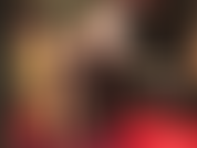 Collant lucidi con strato superiore di calze in pizzo con cuciture e strapon nero - stuzzica la mia dominazione con strapon in reggiseno e mutandine con strati di nylon lucido e un grosso cazzo nero.