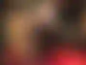 Collant lucidi con strato superiore di calze in pizzo con cuciture e strapon nero - stuzzica la mia dominazione con strapon in reggiseno e mutandine con strati di nylon lucido e un grosso cazzo nero.