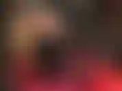 Una padrona di lattice bollente! Una padrona con una gonna attillata di lattice e stivali alti e sexy che stuzzica il tuo cazzo con il suo fantastico culo rivestito di gomma... Quanto vorresti scivolare sotto...?